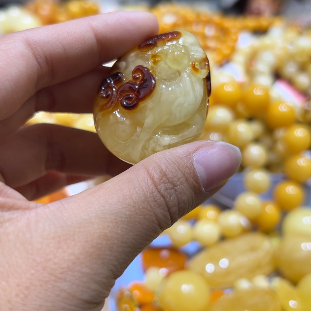 琥珀珠宝奇石未镶嵌