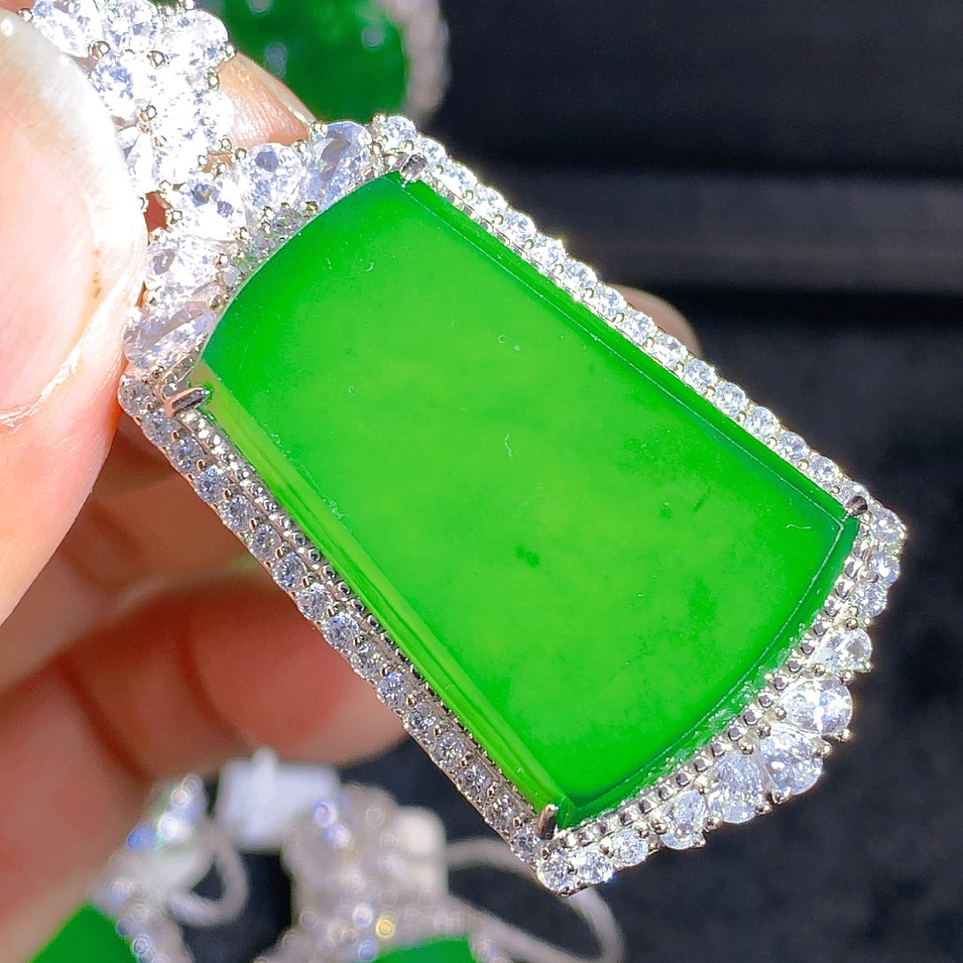 翡翠颈饰银S925镶嵌吊坠