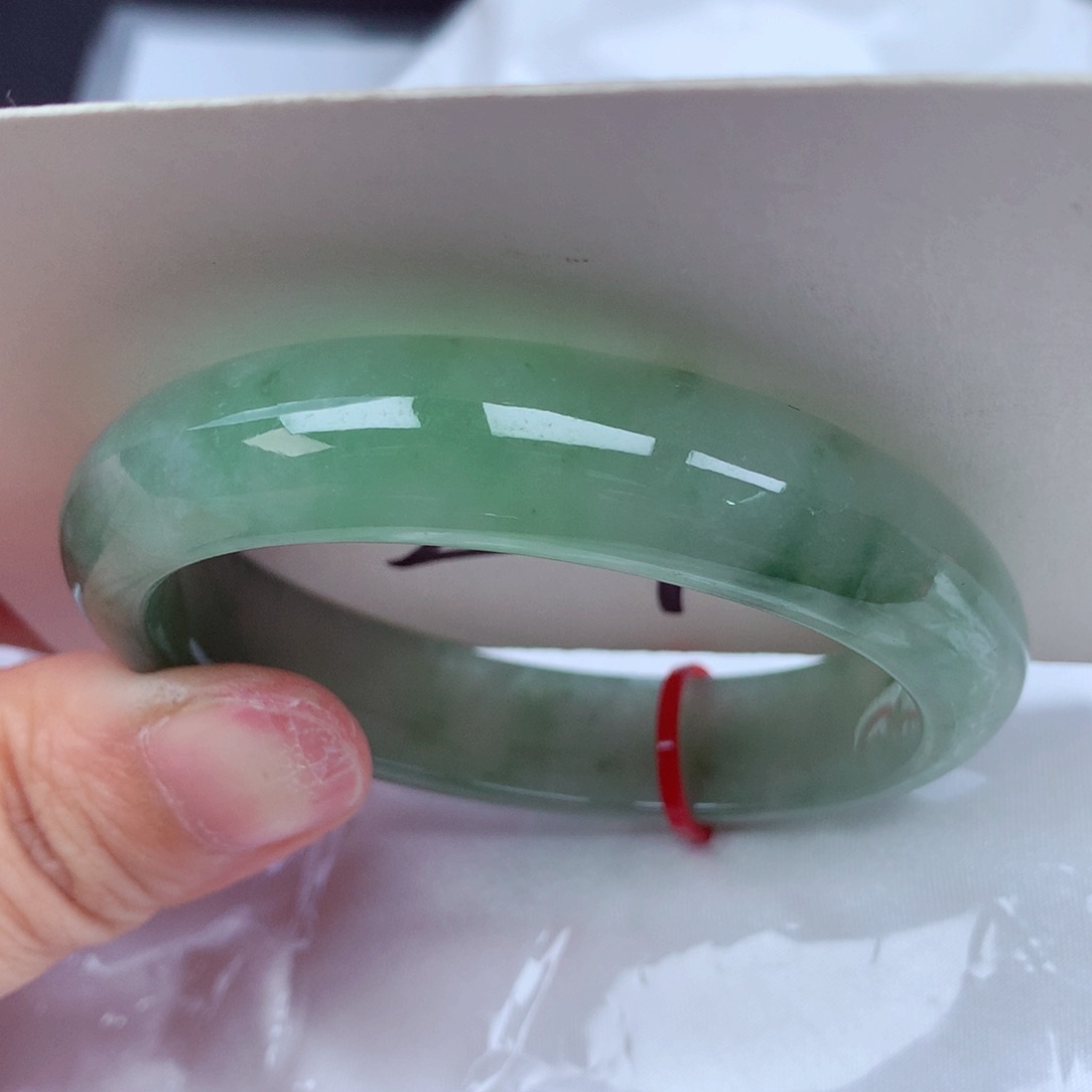 翡翠手镯（贵妃镯）未镶嵌