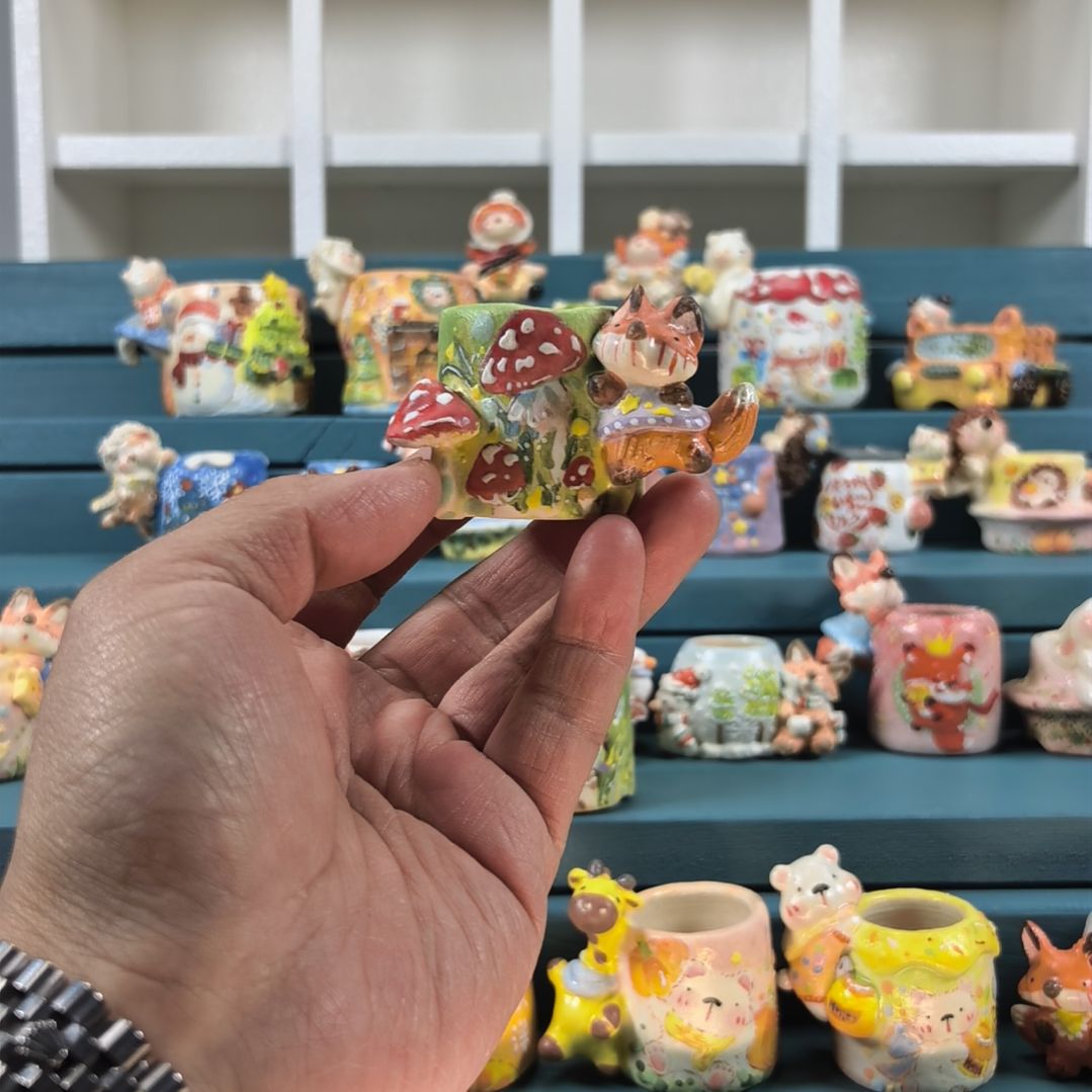 宋***兹立体蘑菇小狐狸 手绘多肉花盆