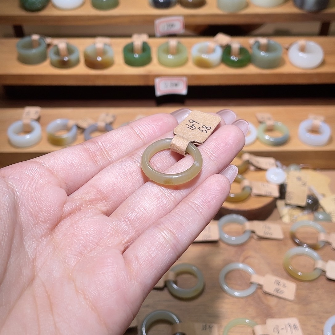 毛****和田玉未镶嵌戒指16.9