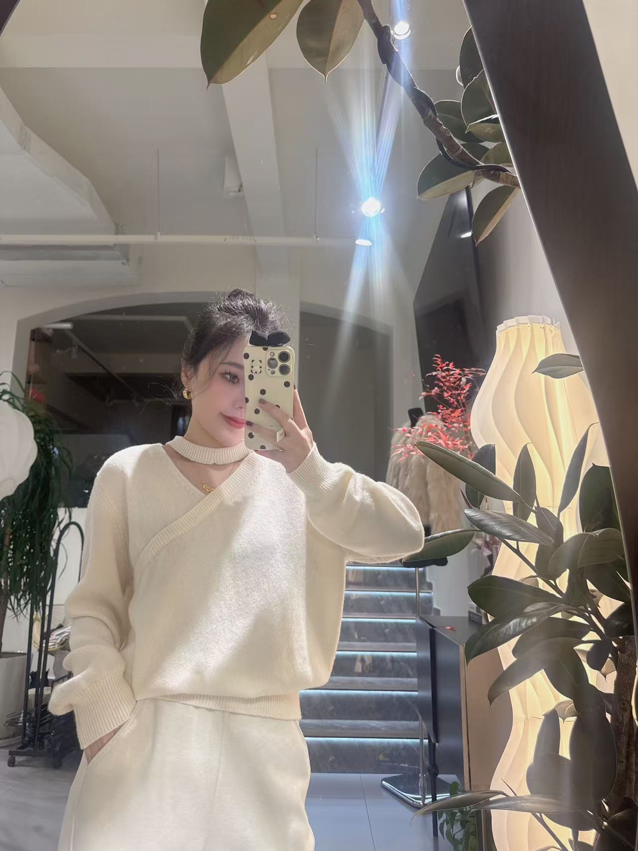 米杏色小心机毛衣