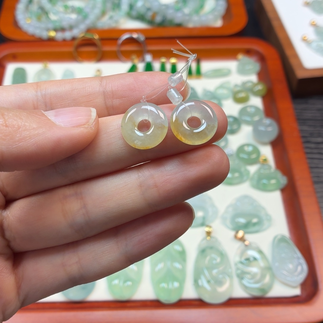 翡翠未镶嵌颈饰甜甜圈