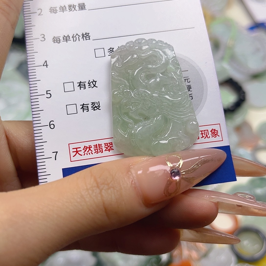 翡翠未镶嵌颈饰hhh