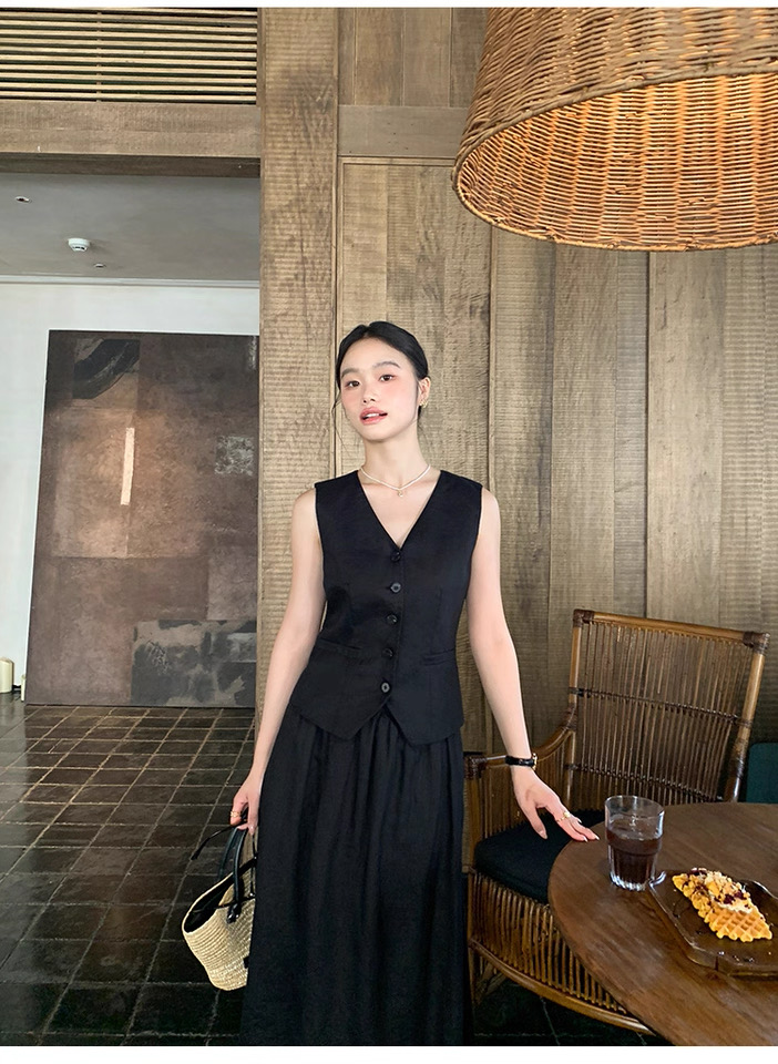 早秋款2025老钱风西服v领马甲上衣+大摆半身裙两件套