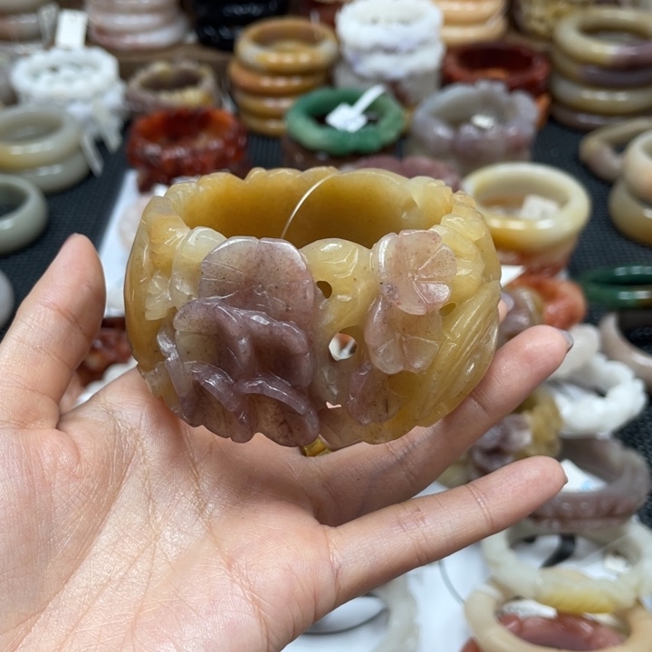 石英质玉手镯未镶嵌