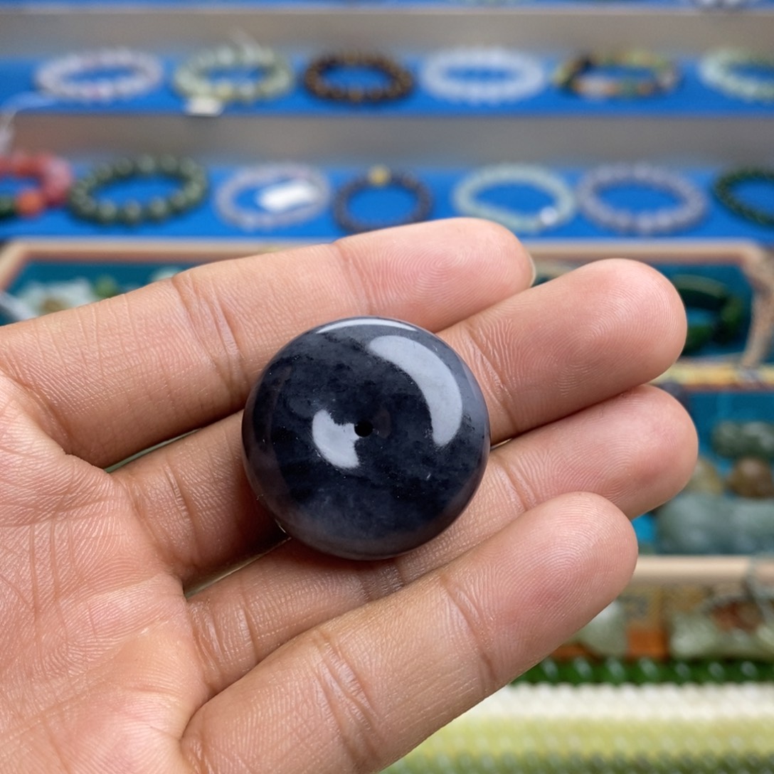 和田玉吊坠未镶嵌