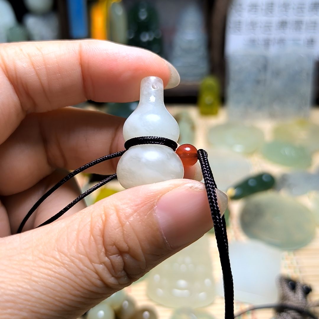 用***红蛇纹石玉合金颈饰
