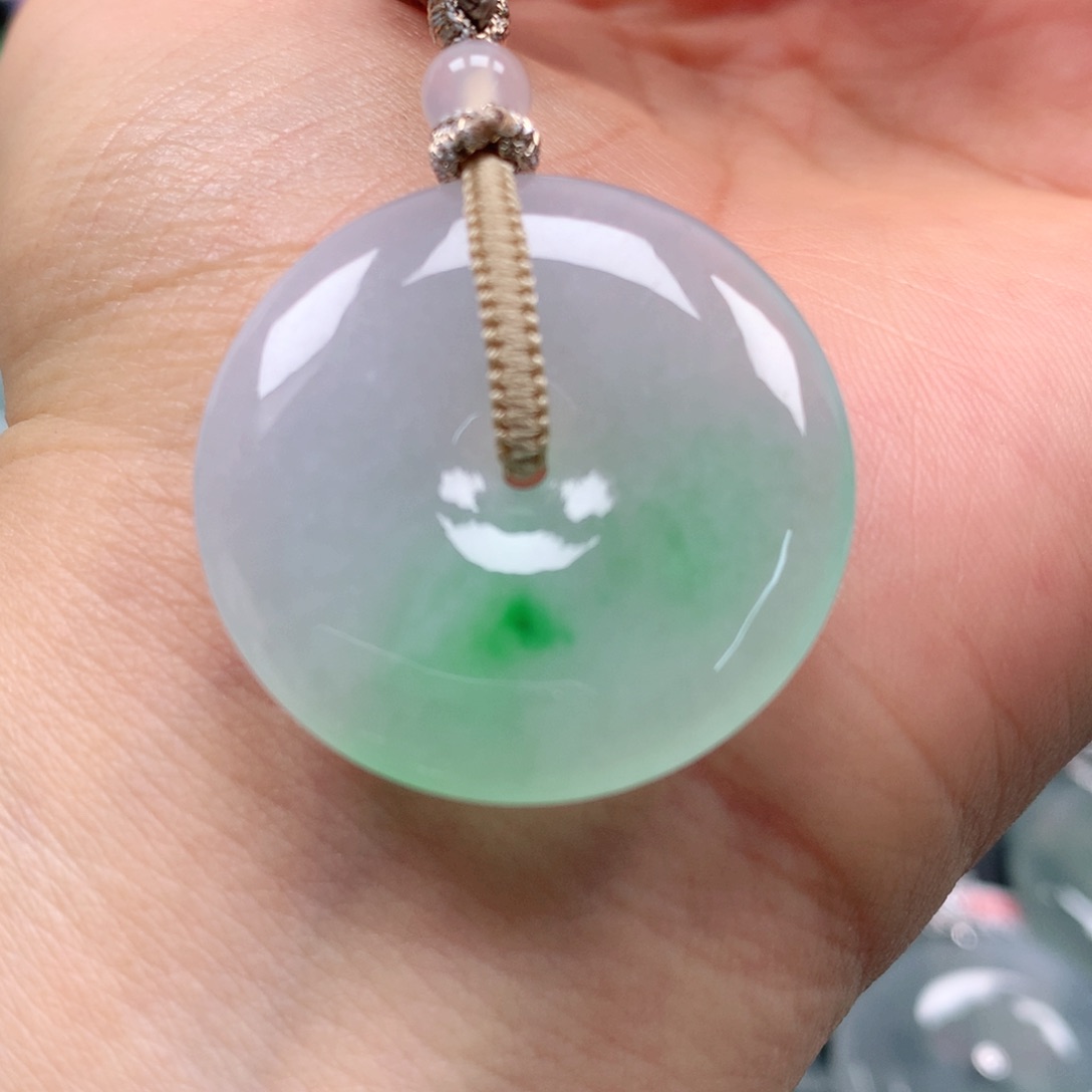 翡翠颈饰未镶嵌天然翡翠