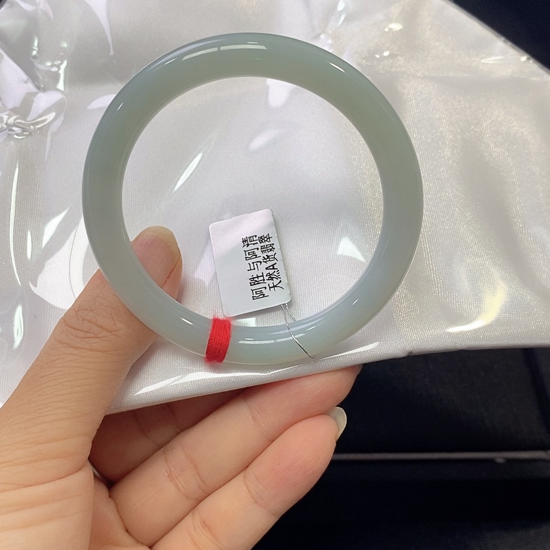 翡翠未镶嵌手镯（圆镯）50.7