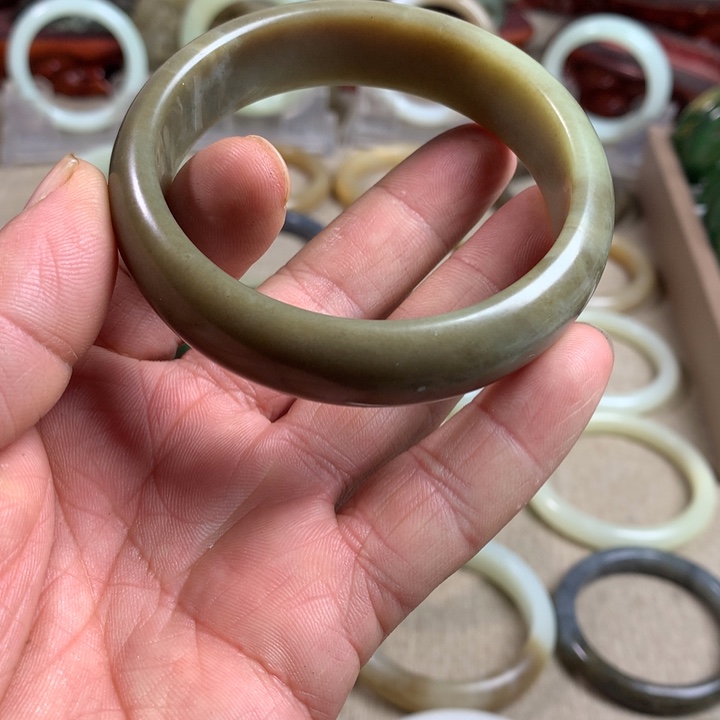 和田玉（糖玉）未镶嵌手镯