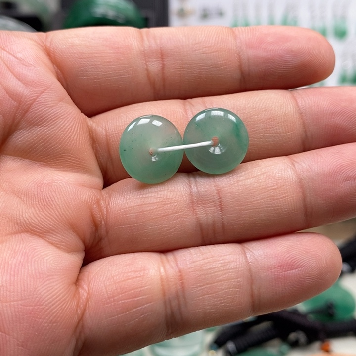 石英质玉颈饰未镶嵌平安扣