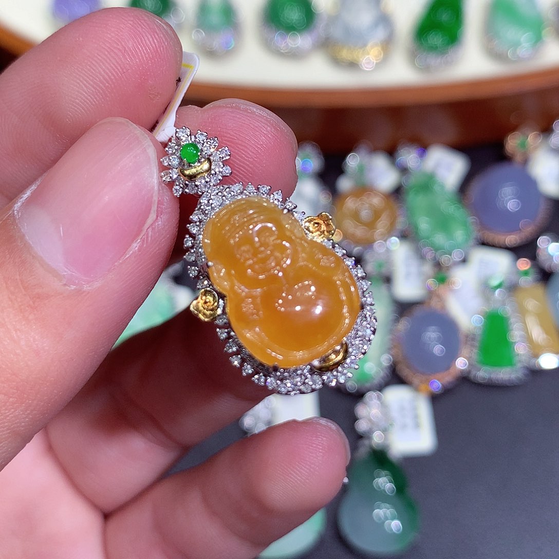 翡翠吊坠(不含链)18K金镶嵌