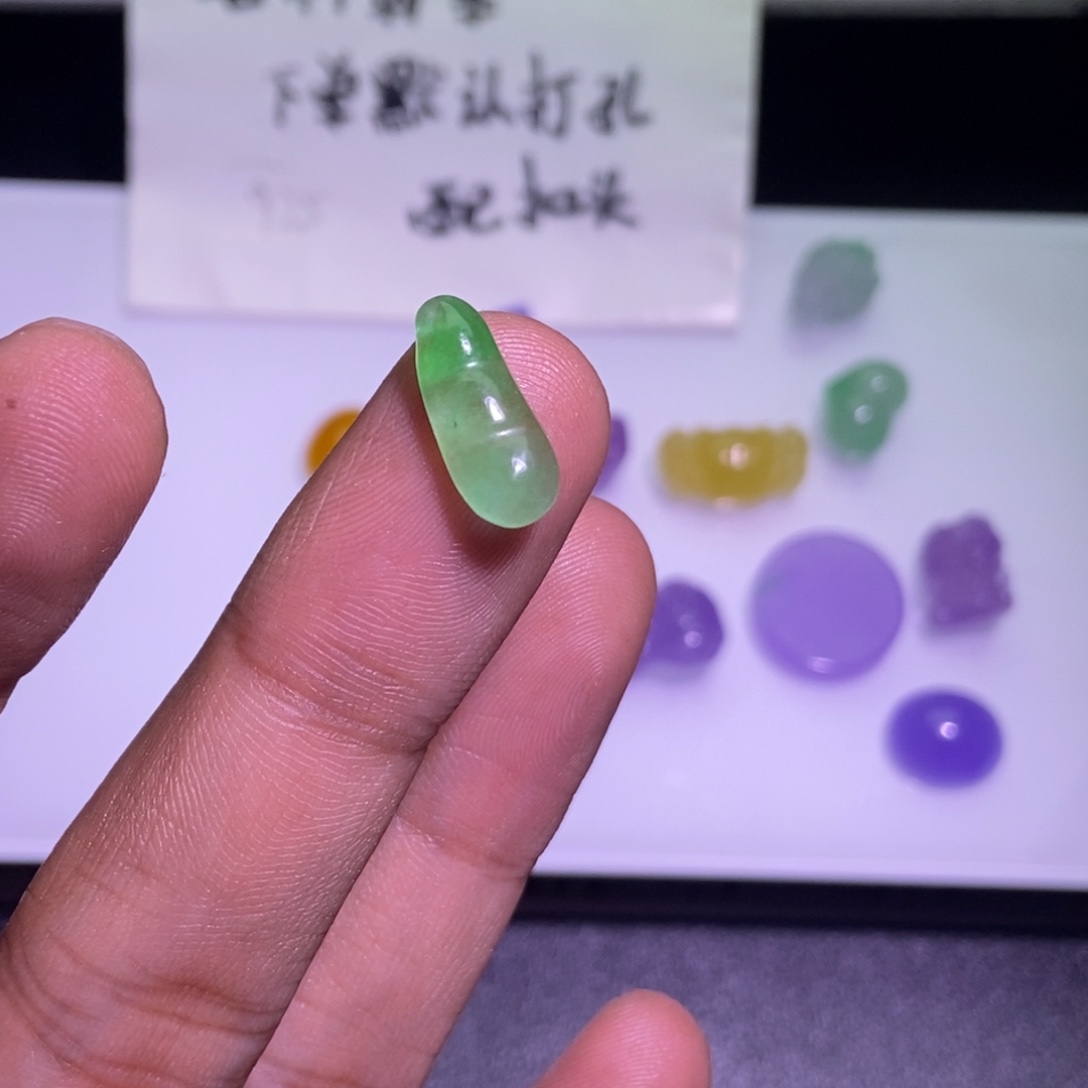 翡翠未镶嵌颈饰吊坠