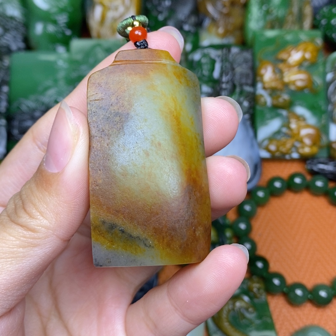 暗***迷和田玉未镶嵌颈饰