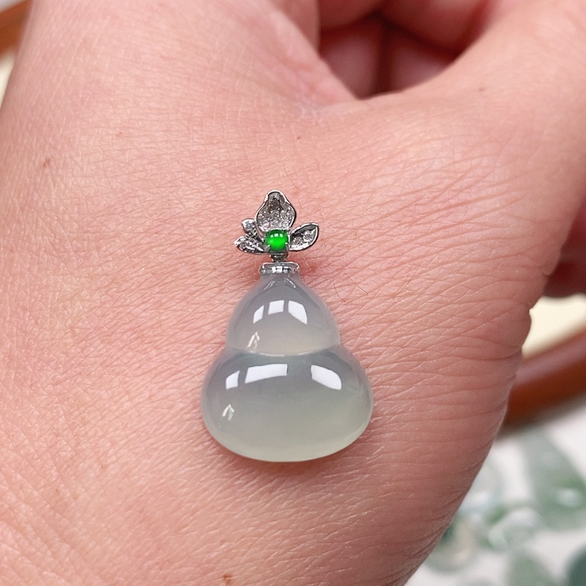 【闪购商品】翡翠吊坠(不含链)18K金镶嵌