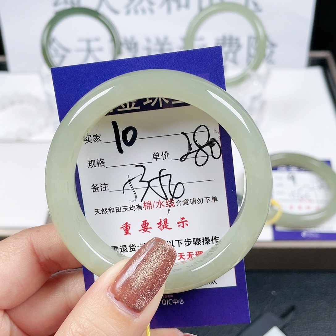 和田玉手镯未镶嵌