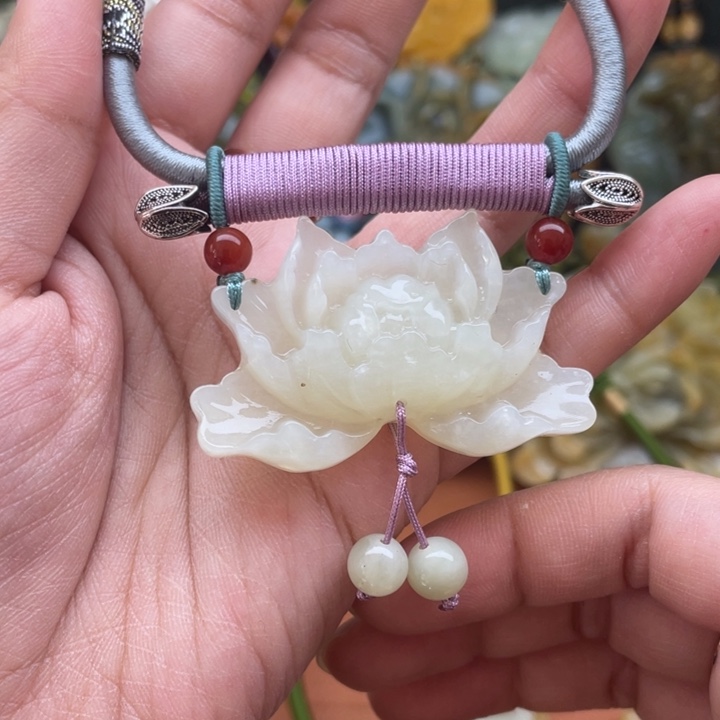 蛇纹石玉吊坠合金