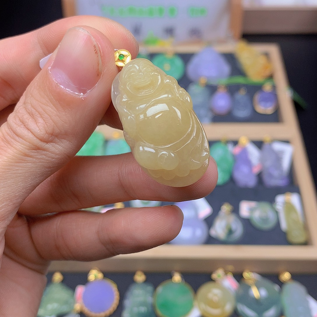 翡翠颈饰18K金镶嵌翡翠