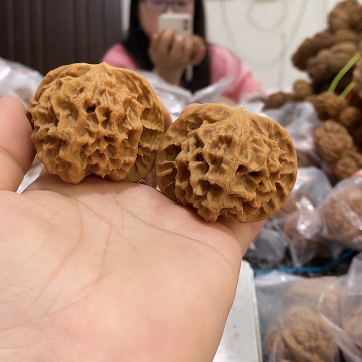 文玩核桃吊坠帝王46有修