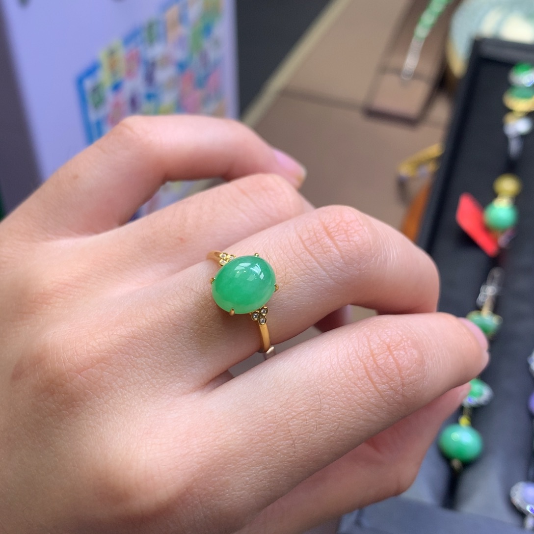 鸡***手翡翠18K金镶嵌颈饰翡翠