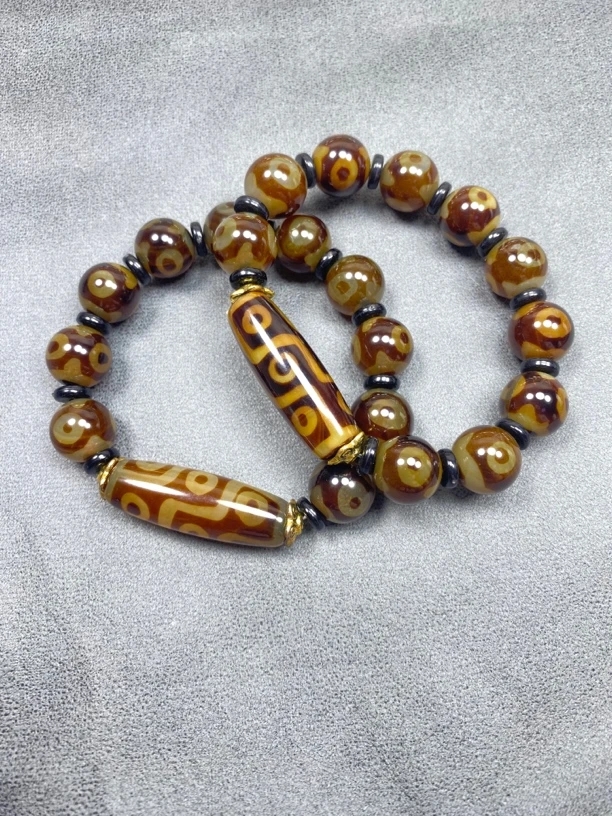 珍品收藏藏地九眼与三眼搭配高玉化藏珠手串