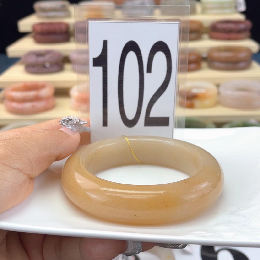 石英岩玉手镯未镶嵌