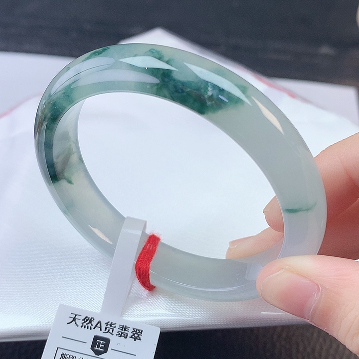 翡翠未镶嵌手镯54贵妃