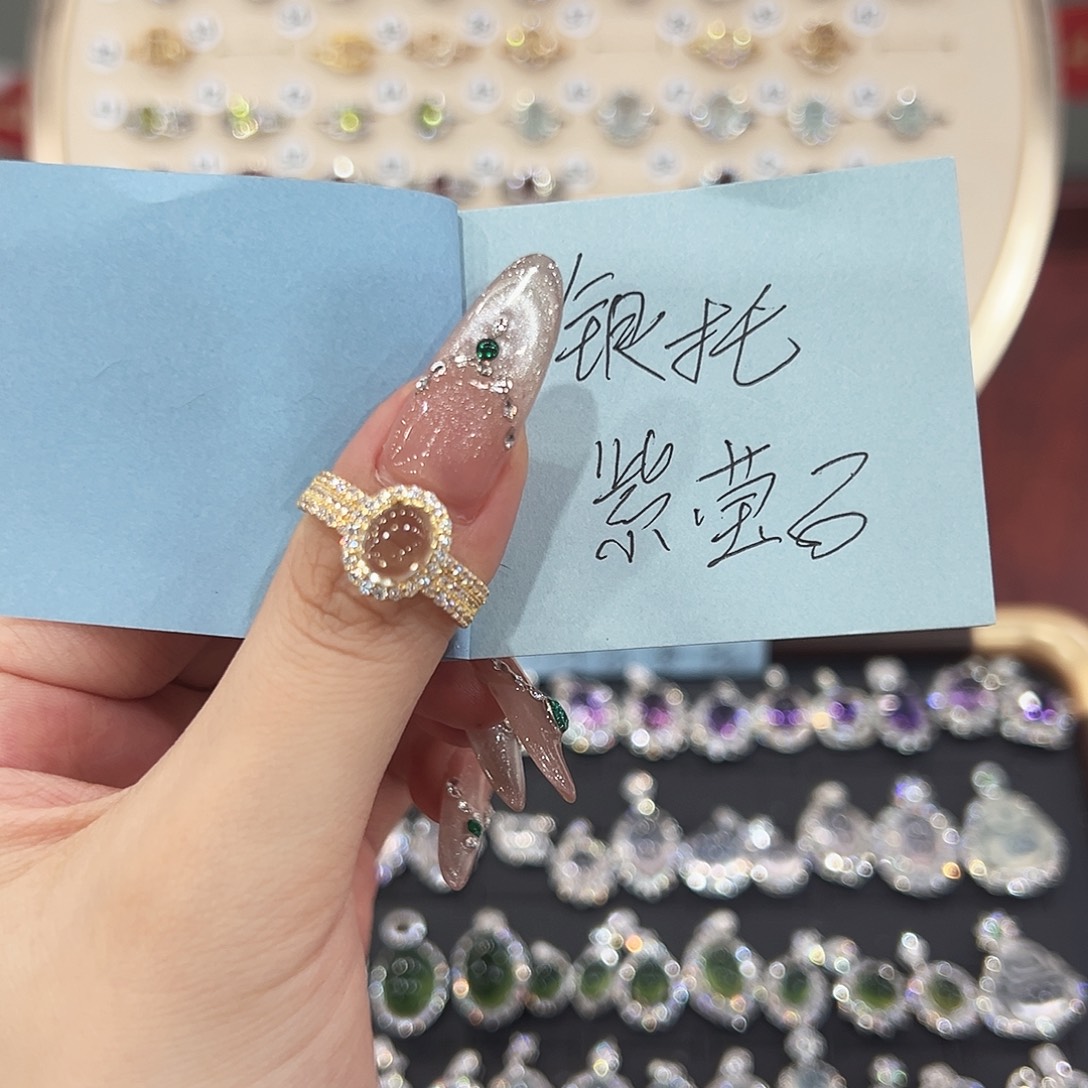 一***兔戒指银S925镶嵌烟晶