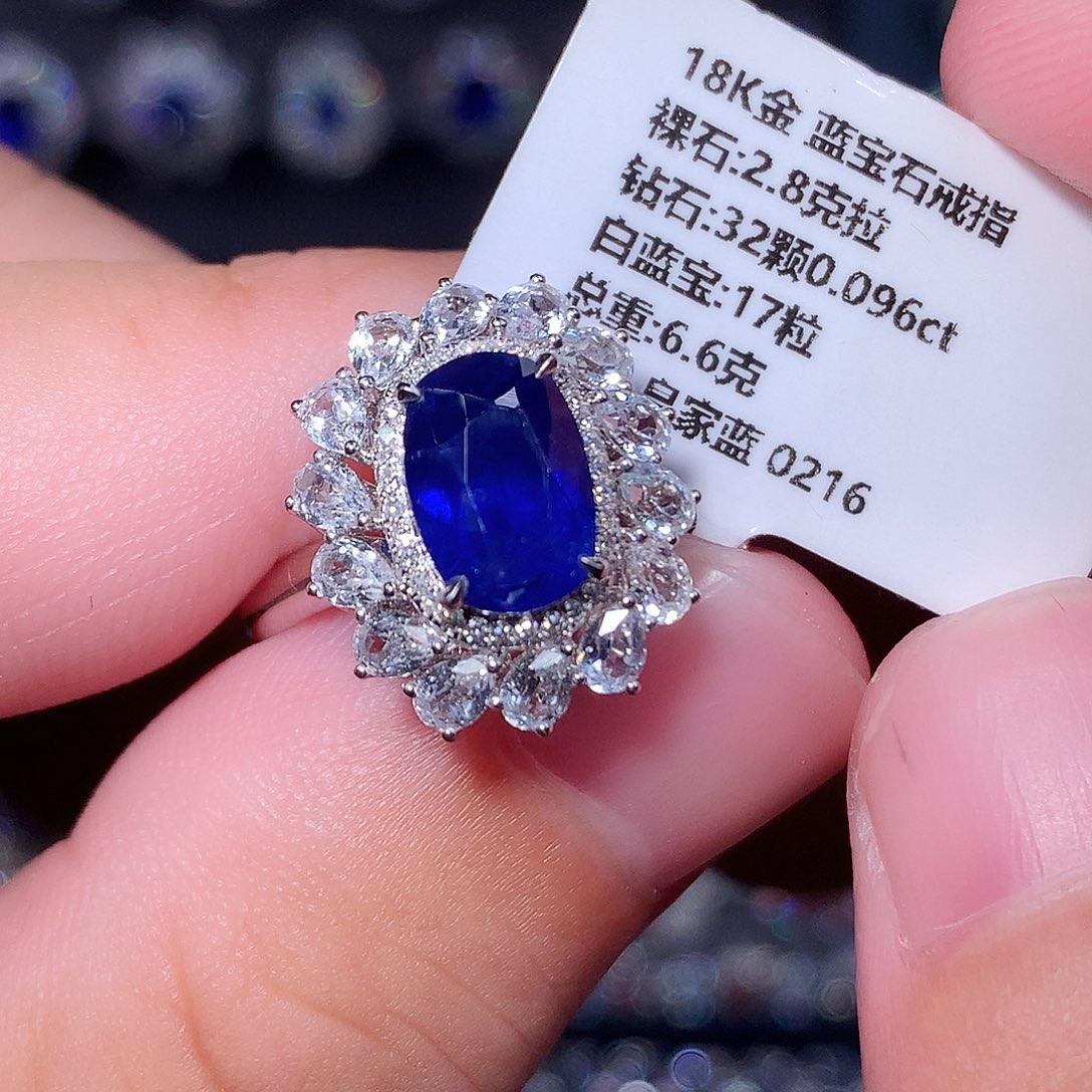 蓝宝石18K金镶嵌戒指