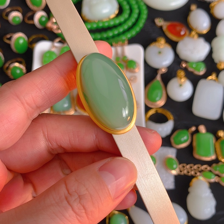 和田玉（碧玉）手牌18K金镶嵌