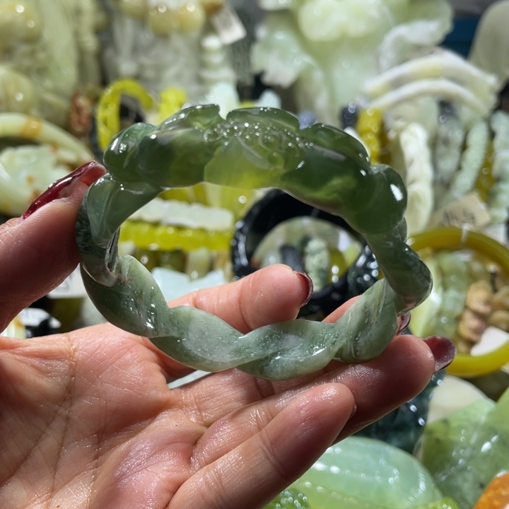 岫玉未镶嵌手镯55.56