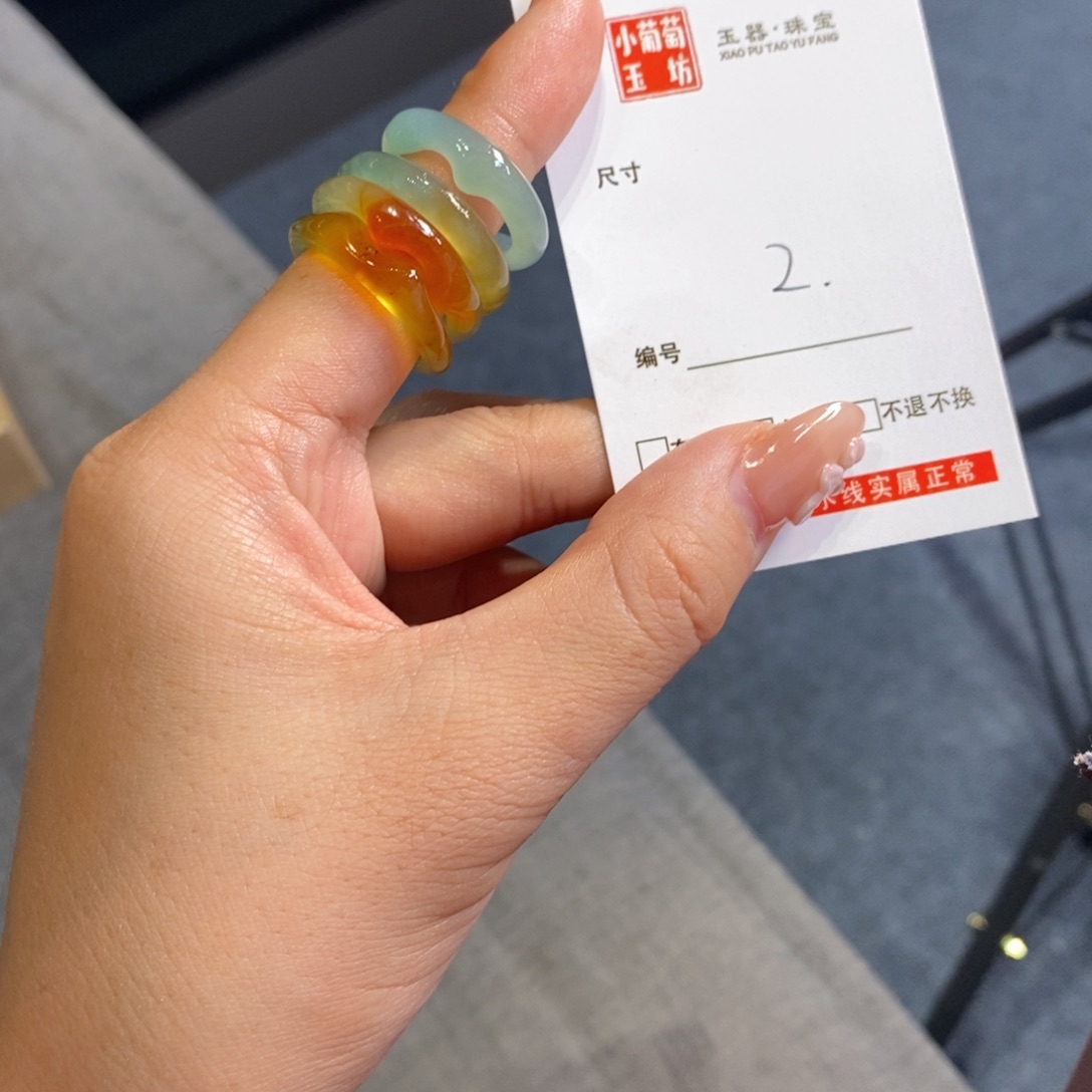 繁***星蛇纹石玉未镶嵌手镯