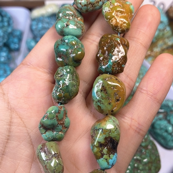 绿松石未镶嵌颈饰