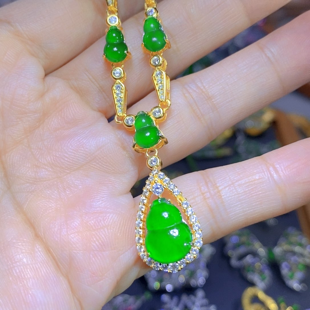 翡翠颈饰银S925镶嵌天然翡翠