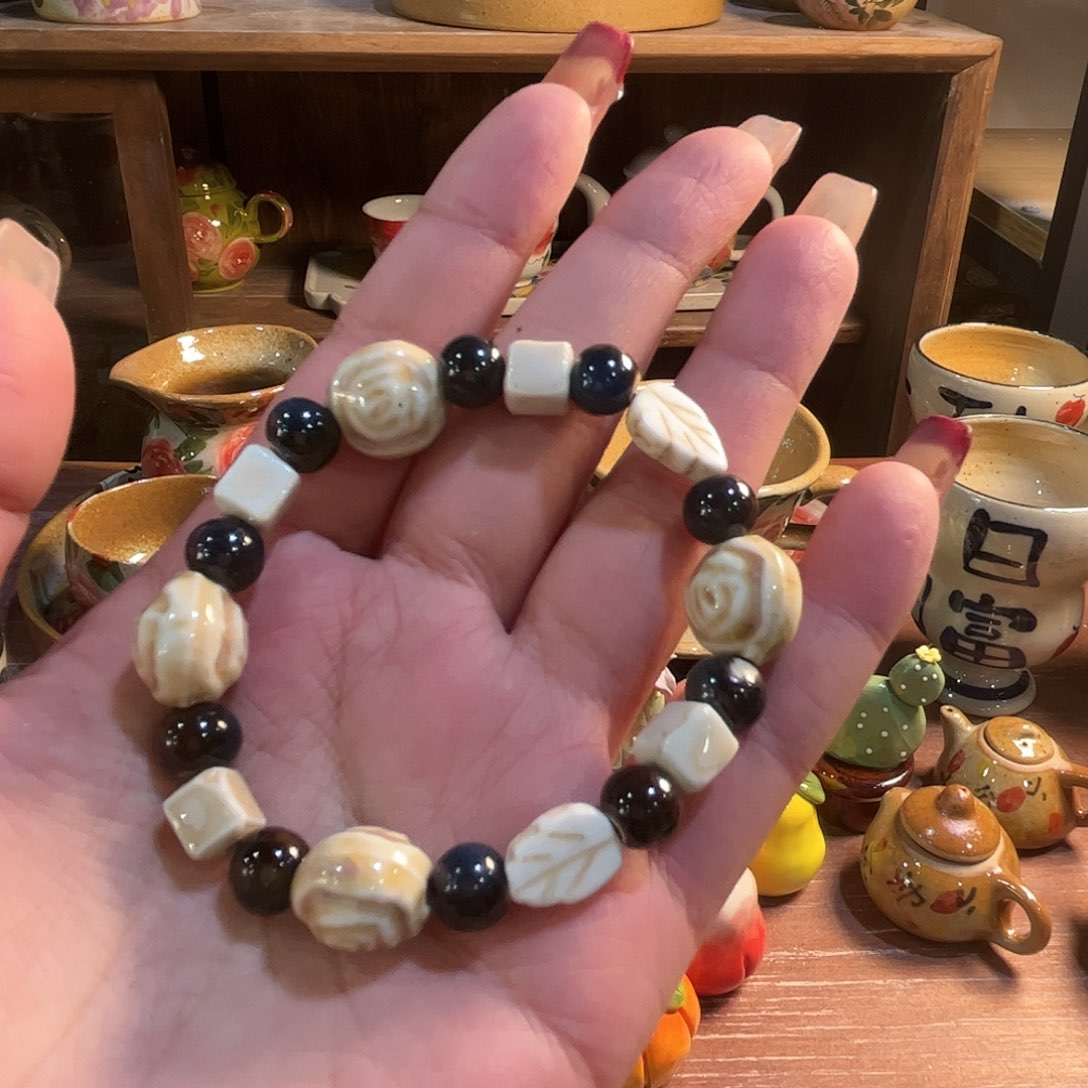 瓷片红红火火过大年