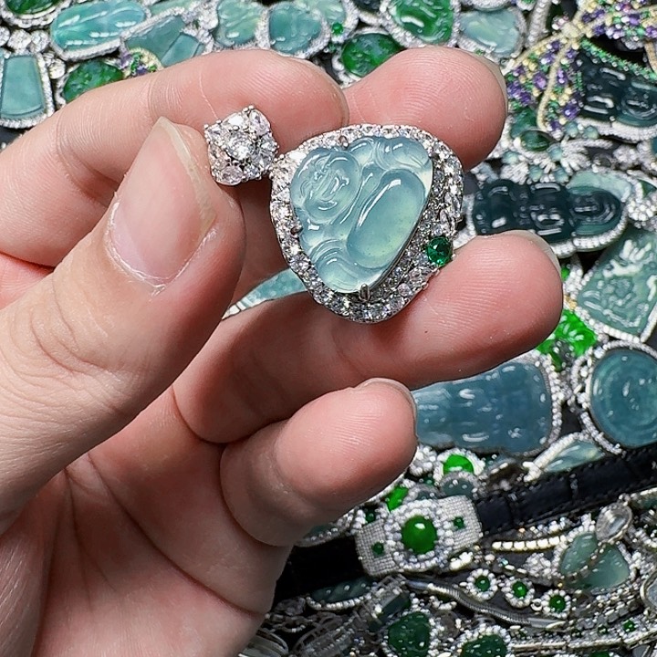 翡翠颈饰未镶嵌天然A货翡翠放漏