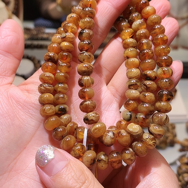 琥珀裸石未镶嵌舒*琥珀