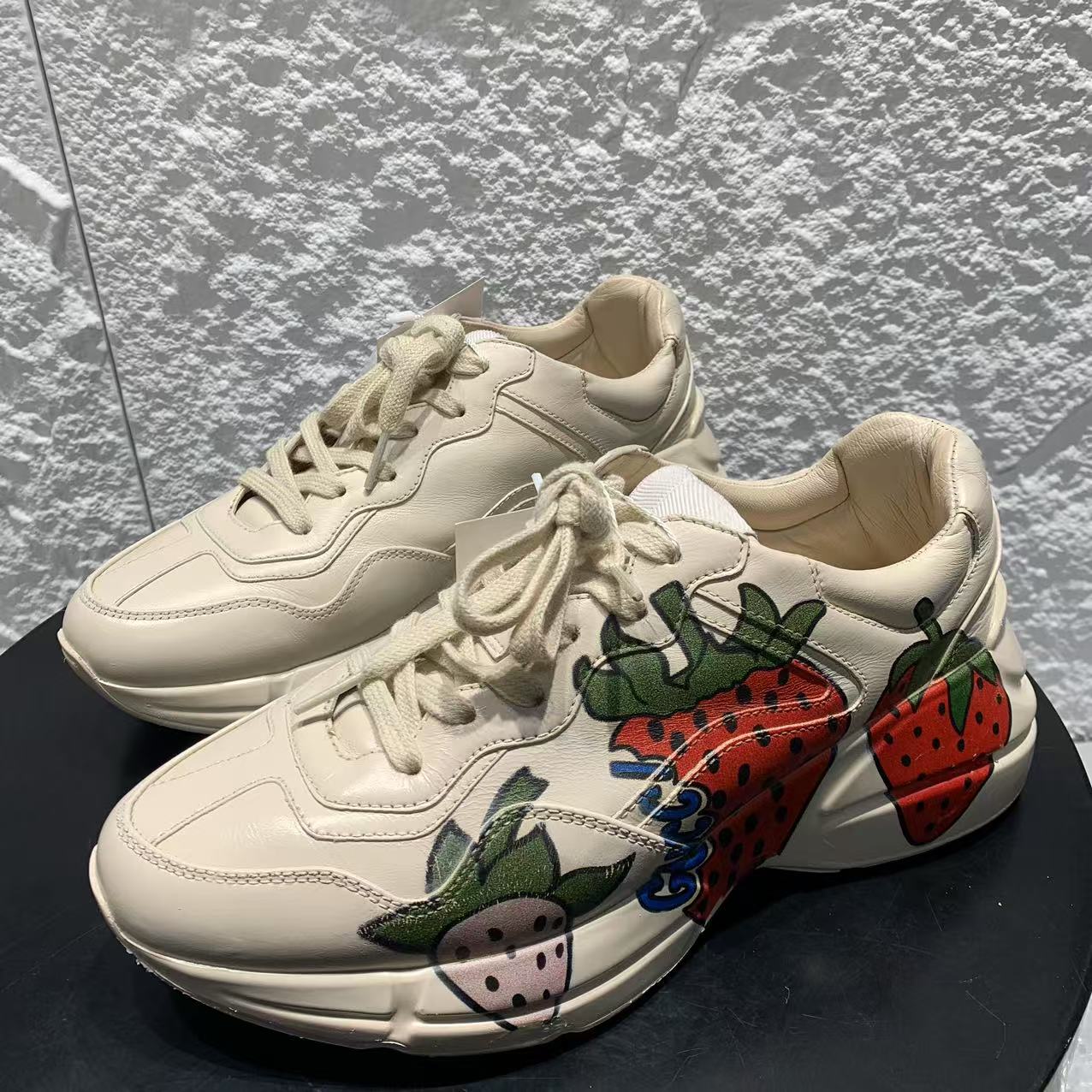 99新 GUCCI/古驰 38码/米亚女鞋/无配件/米黄草莓百搭老爹鞋1851