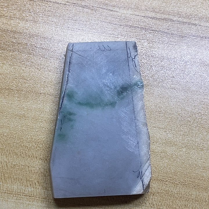 定制翡翠未镶嵌鱼*水切料子，做仿古牌