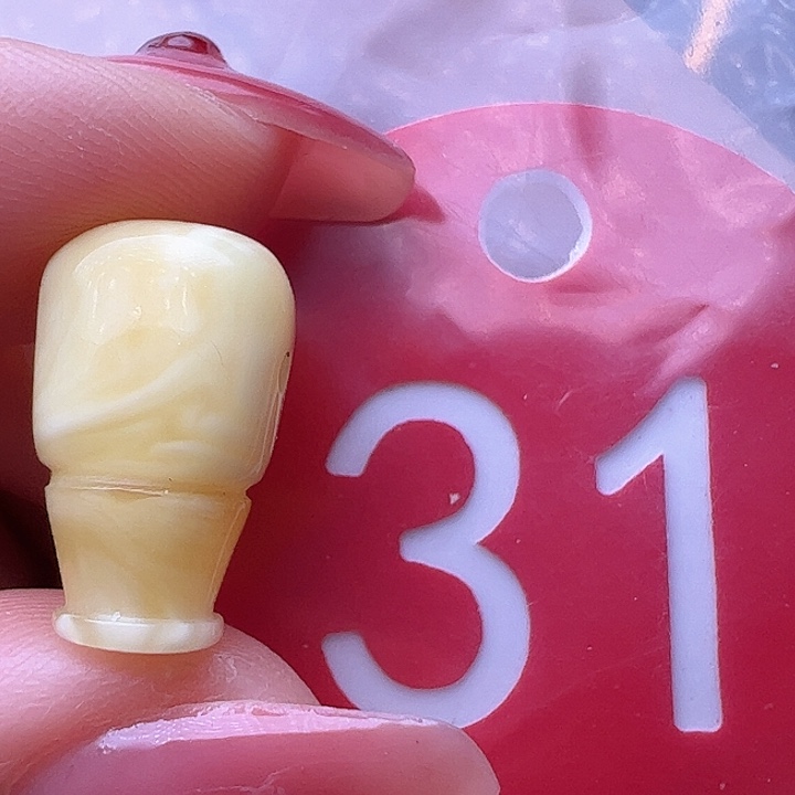 蜜蜡裸石未镶嵌微瑕 9.4mm 三通