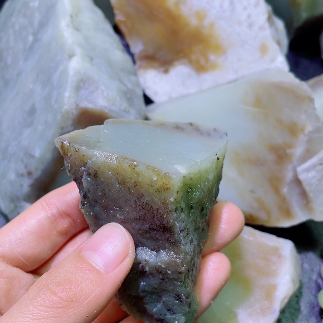 和田玉未镶嵌珠宝半成品