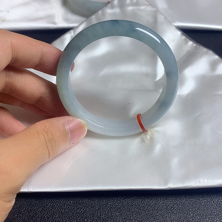 翡翠手镯未镶嵌翡翠56