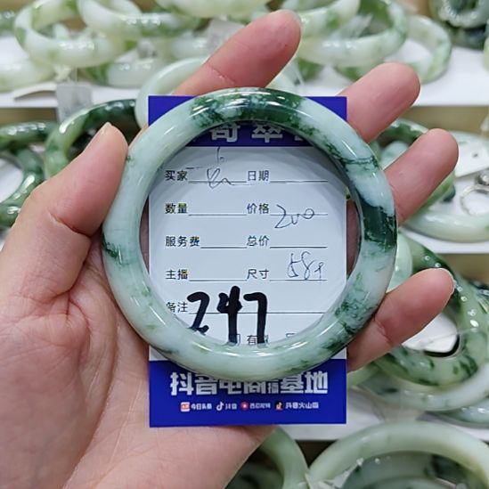 一***点透闪石-蛇纹石玉未镶嵌手镯