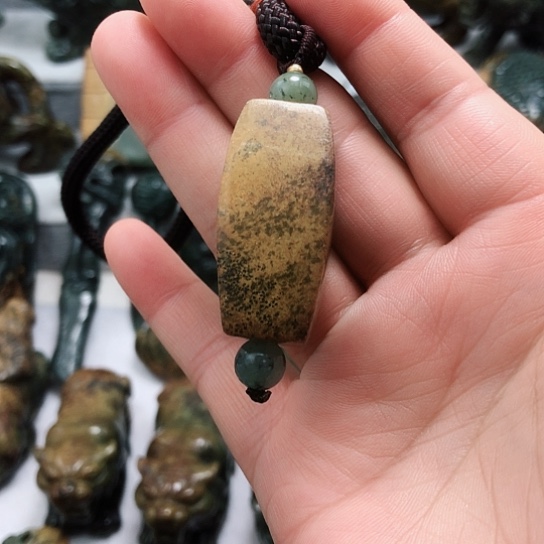 岫岩河磨玉（透闪石质玉）把件未镶嵌