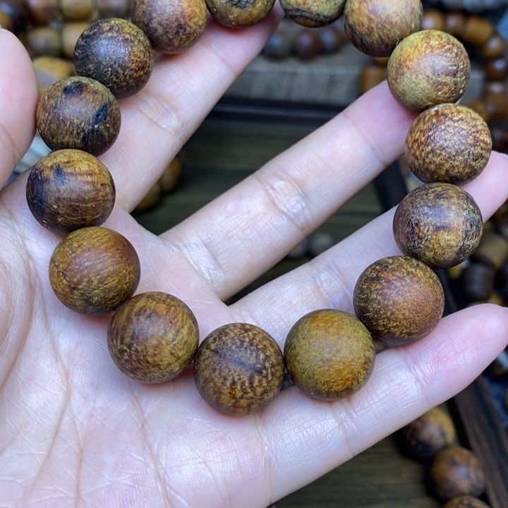手串贡木1.5绿琥 珀大龙