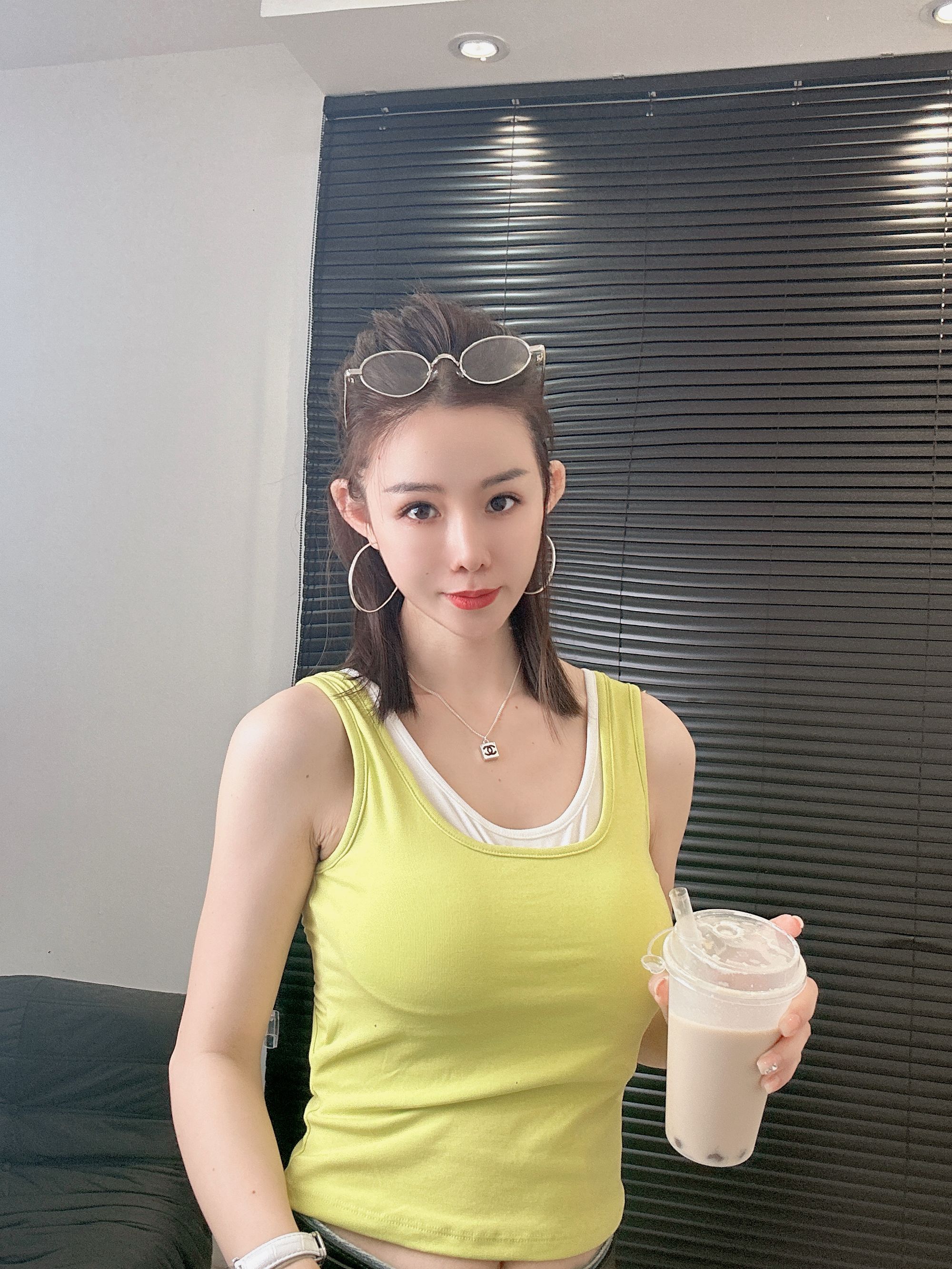 果绿色    背心  上衣69   衣服 女装