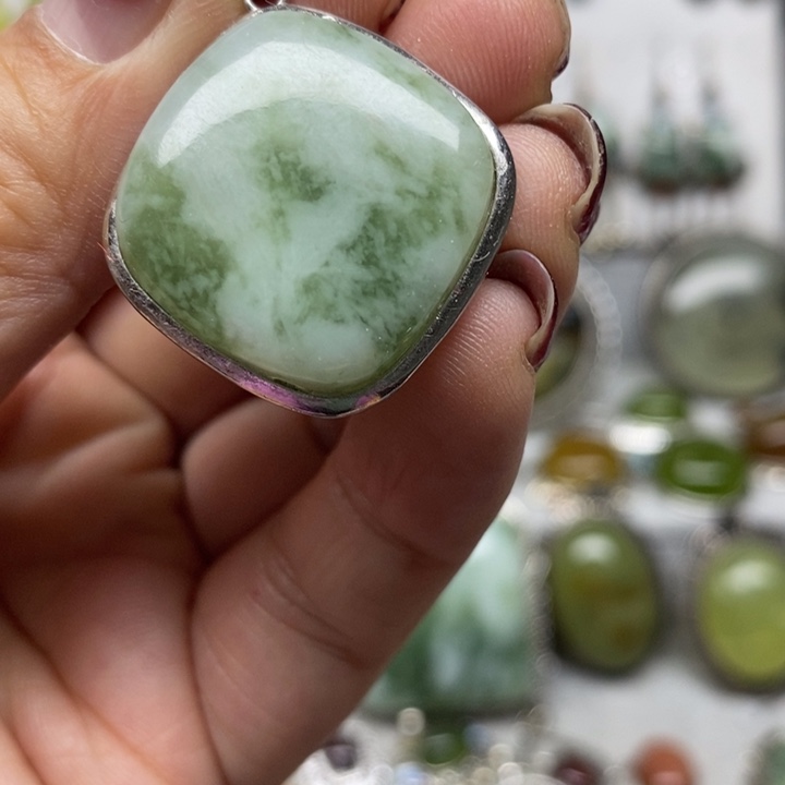 蛇纹石玉吊坠银S925镶嵌