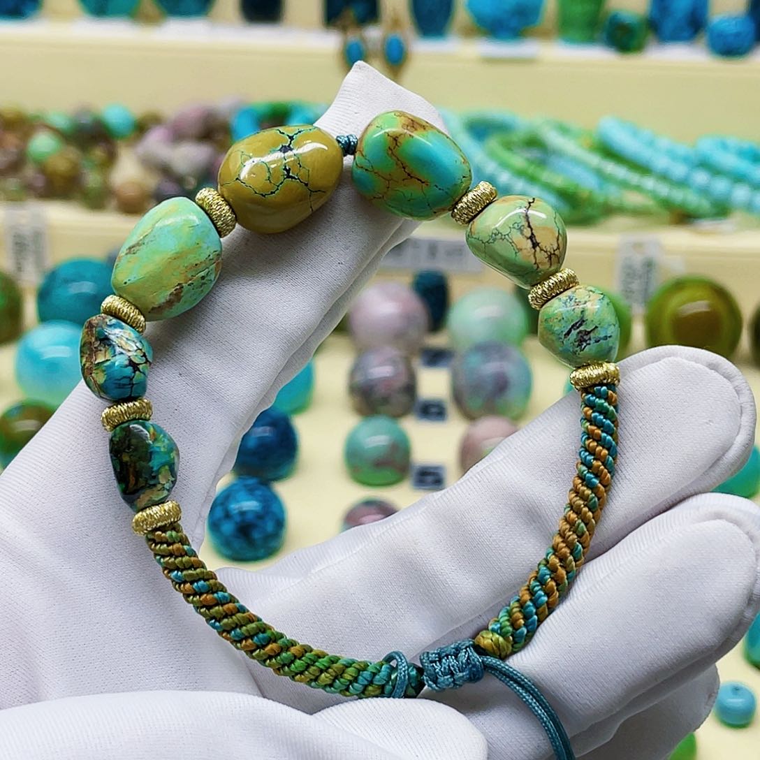 绿松石颈饰未镶嵌