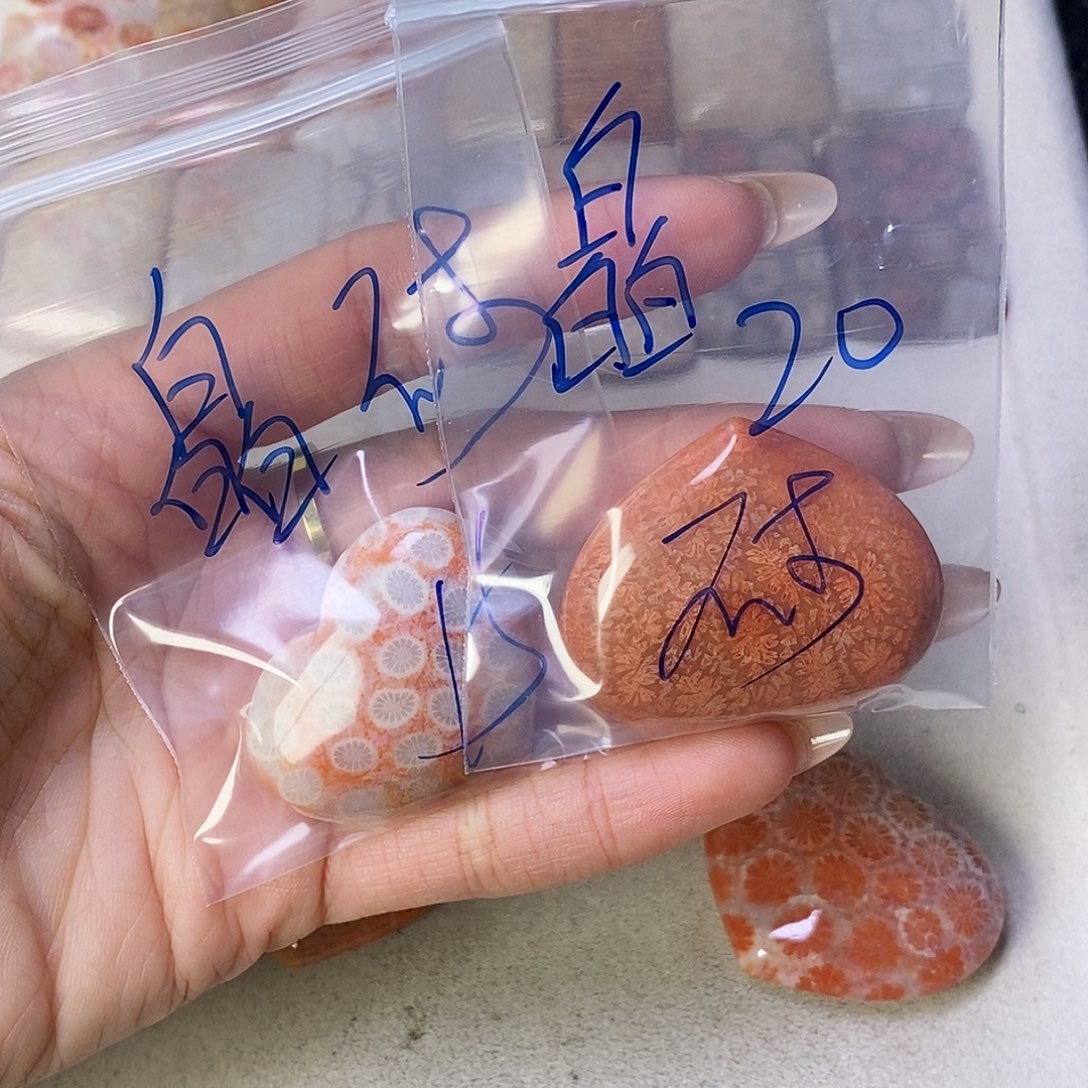 合金颈饰硅化玉皛*妮